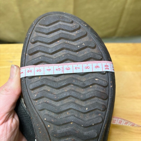 UGG Women's 8 (approx) Black Leather Sandals with Shearling Comfort Sole Suede - Picture 10 of 11